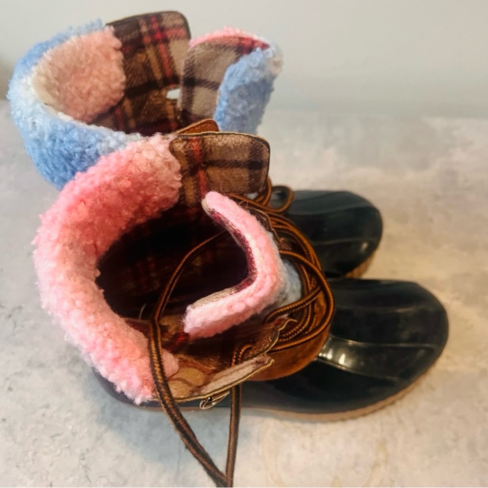 Girls Colorful Duck Boots!
